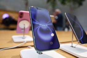 iPhone 16 in Apple Store