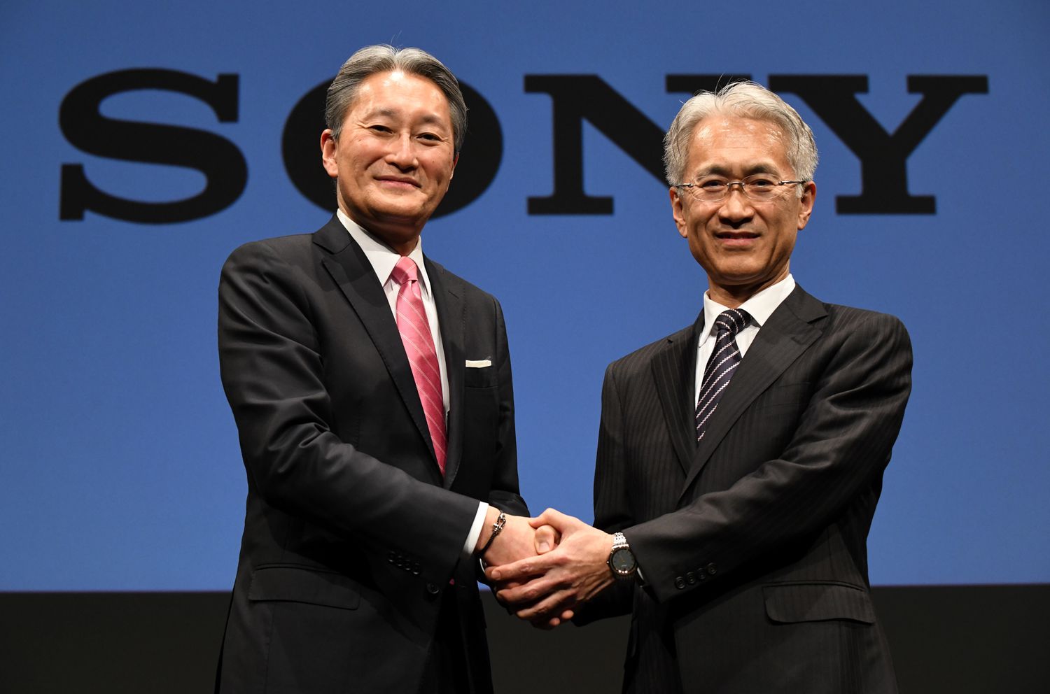 Sony president and CEO Kazuo Hirai shake hands