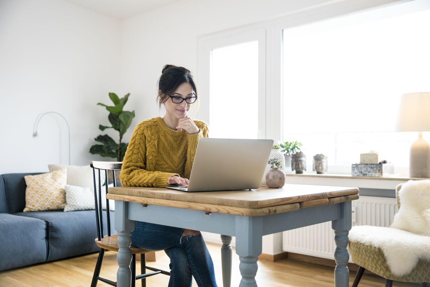 Woman sitting at a computer