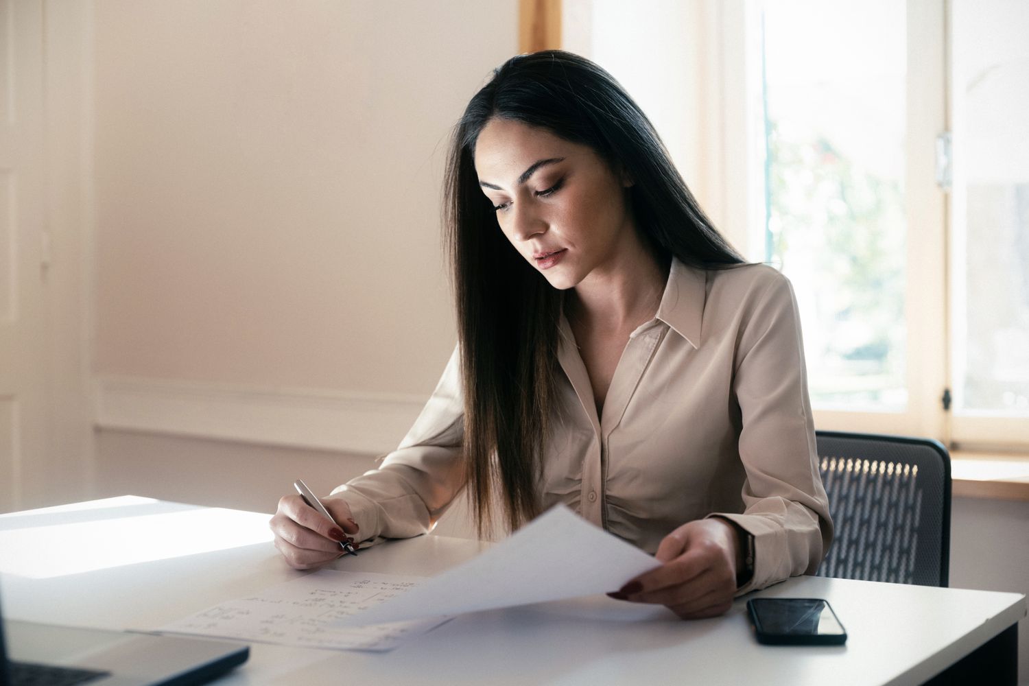 Woman signing a no-fee mortgage agreement