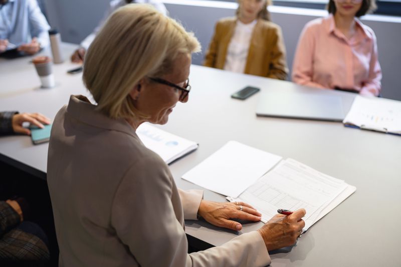 A mutual fund manager signs off on an SEC form used to submit the fund's prospectus and proxy information.