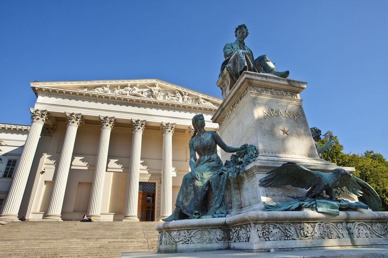Europe, Europe central, Hungary, Budapest, Monument to poet Janos Arany in front of the Hungarian National Museum built in the Neo-Classical design by Mihaly Pollack from 1837-1847.