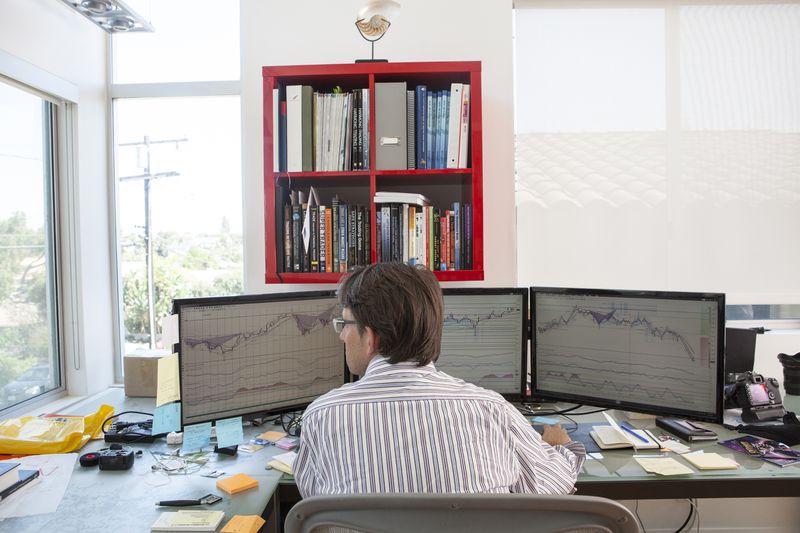 Day trading can be complicated and risky