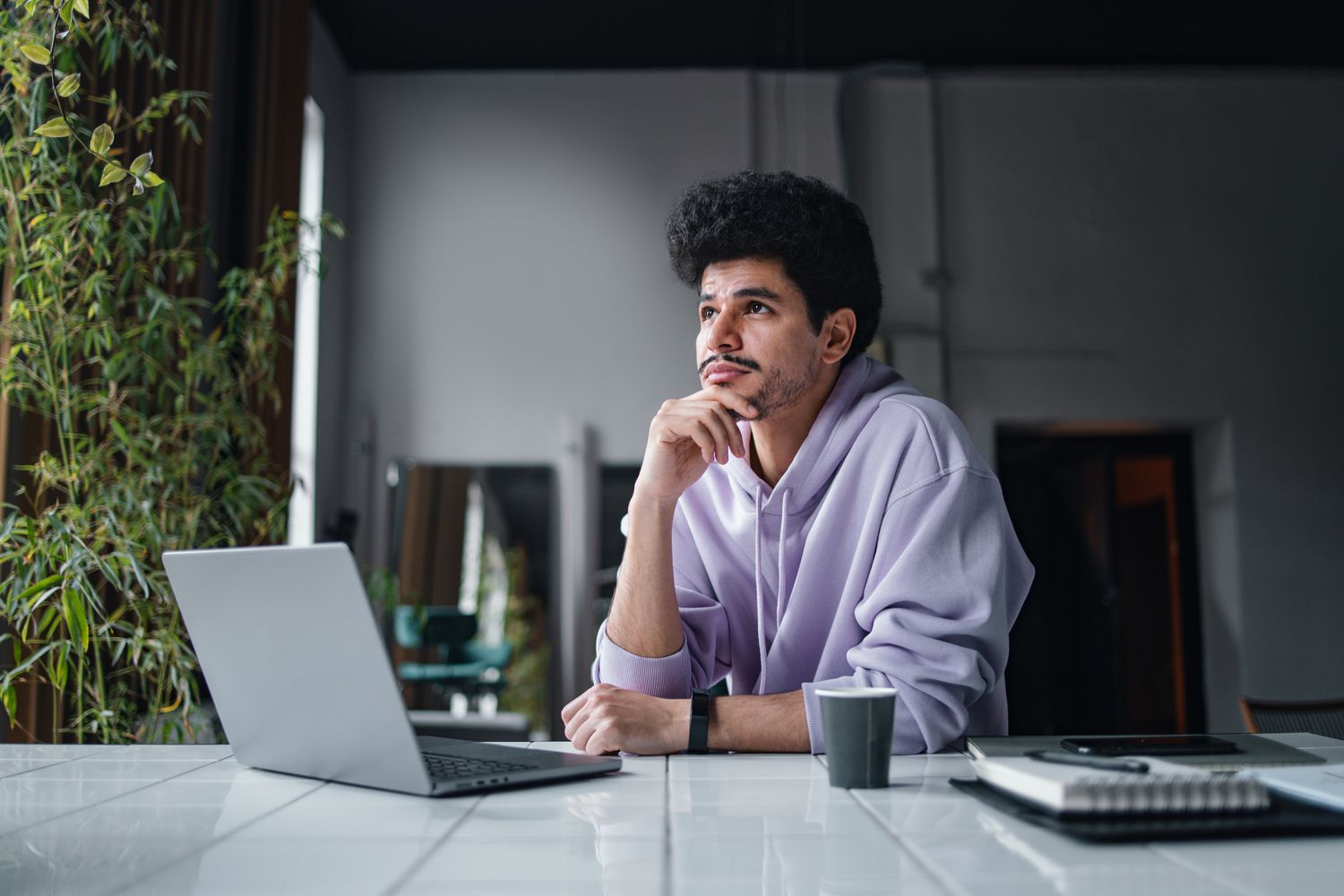 Man considering how many mortgage lenders he should apply to
