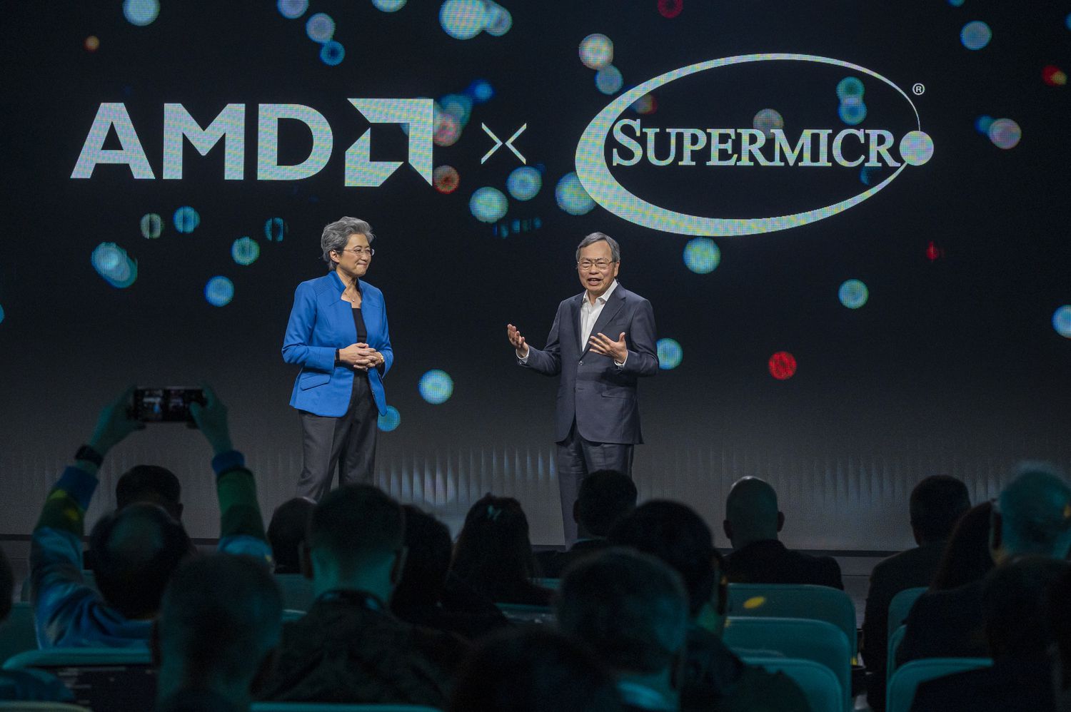 Advanced Micro Devices CEO Lisa Su and Super Micro Computer CEO Charles Liang at an artificial intelligence event.