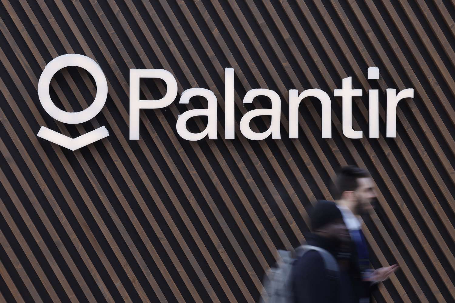 Palantir Technologies logo. 