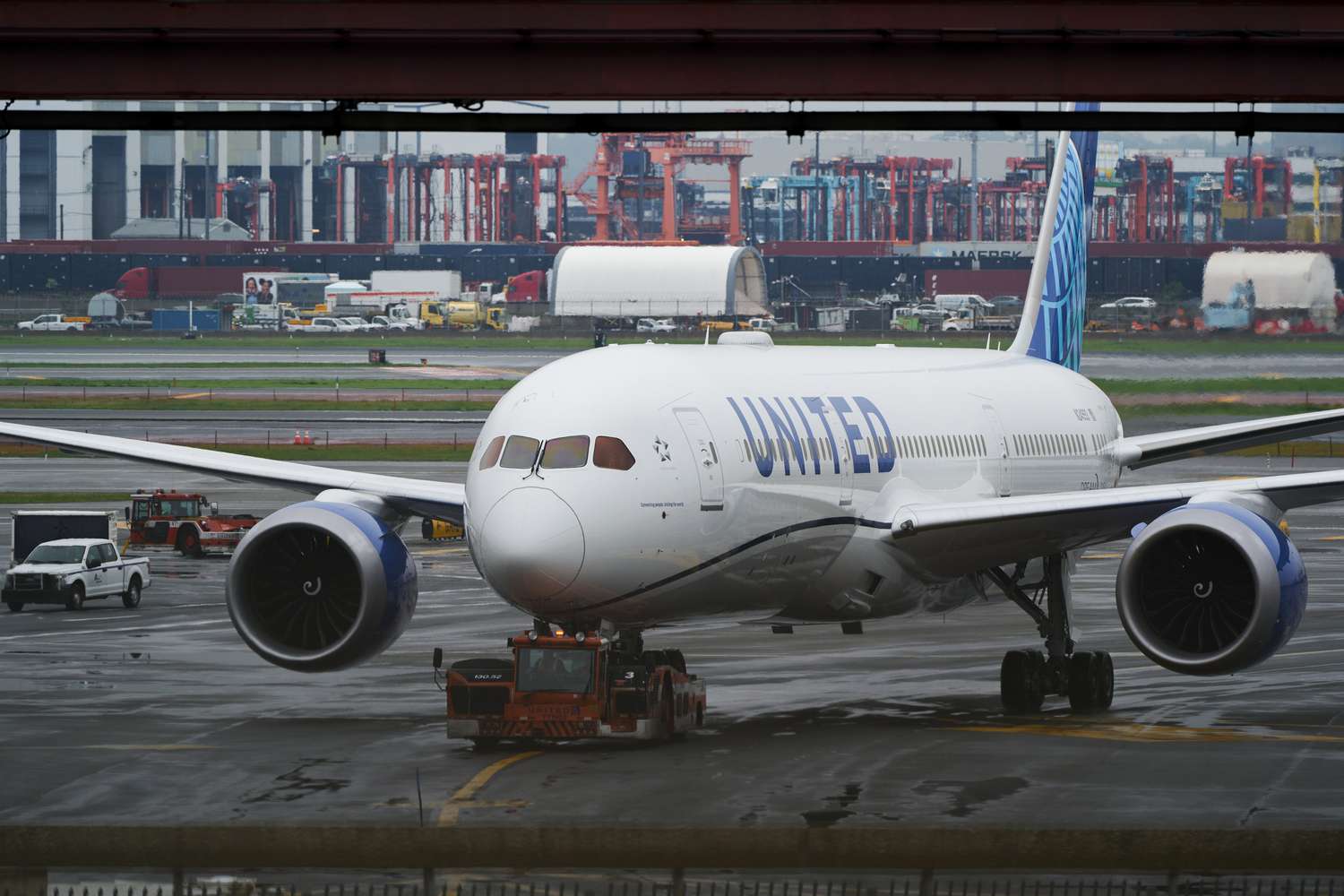 United Airlines plane
