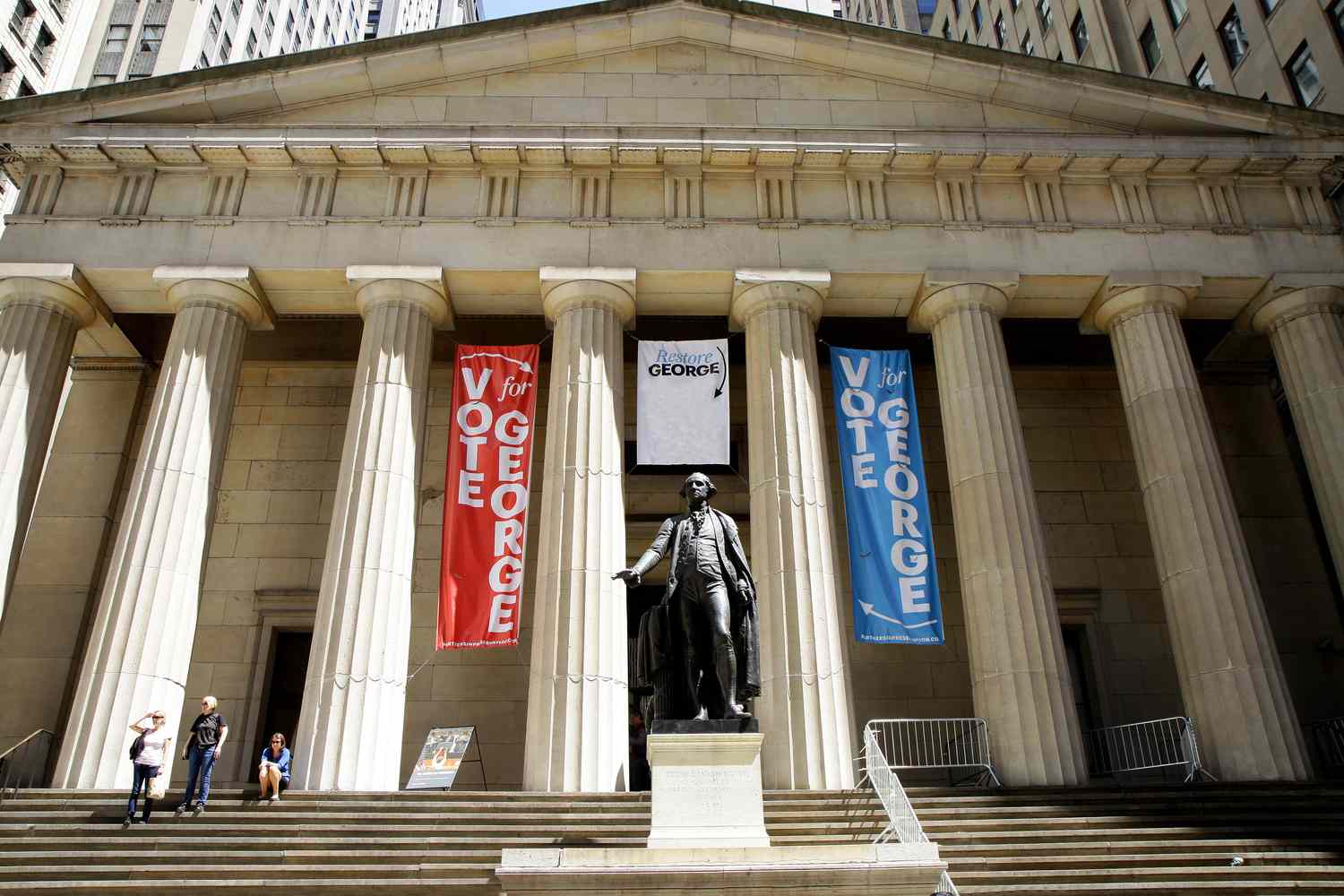 George Washington sculpture on the steps of Federal Hall in lower Manhattan