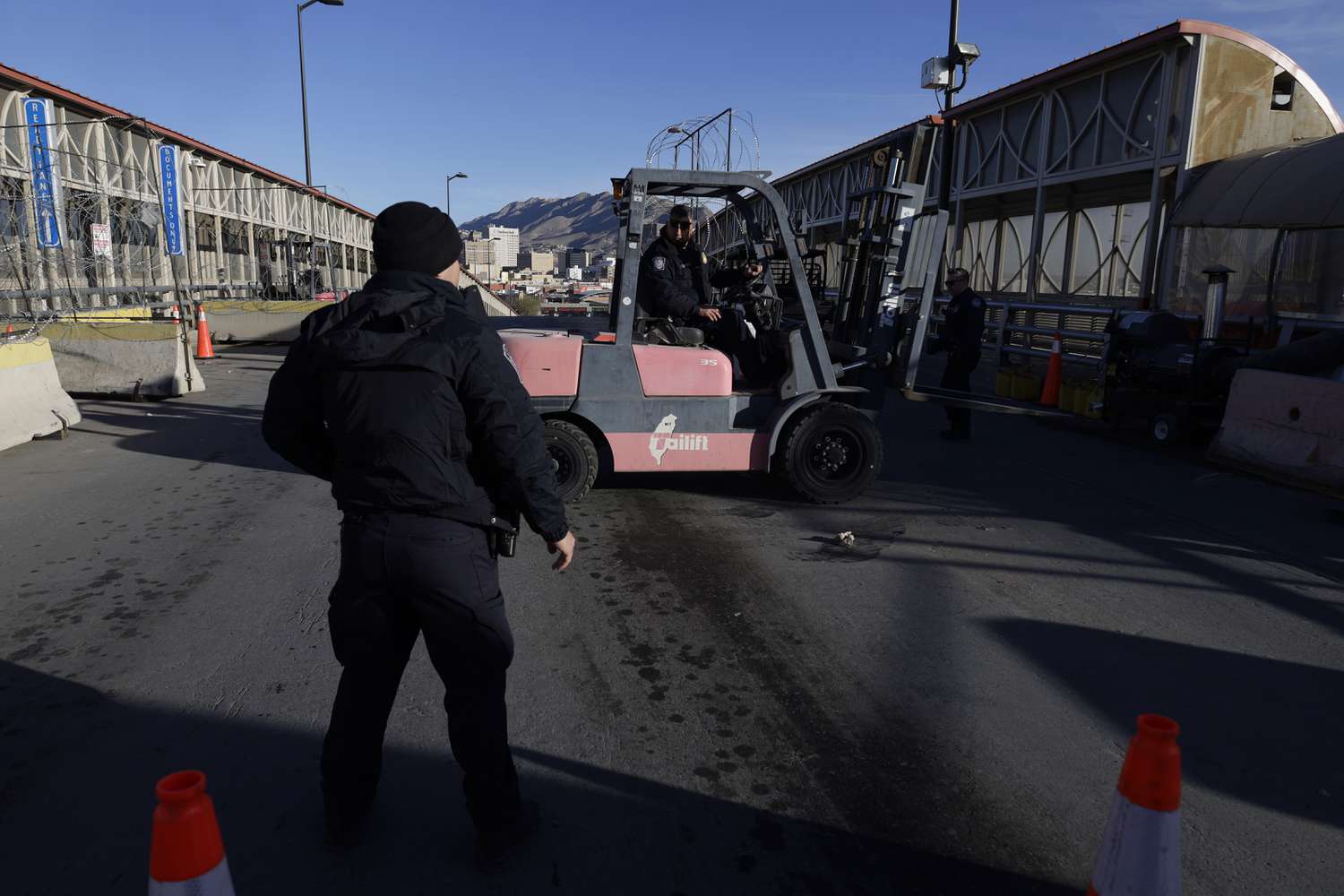 US police are at the Paso del Norte International Bridge in Ciudad Juarez, Mexico, bordering the United States, as US authorities hand over dozens of Mexican migrants to National Migration Institute personnel in recent days on February 2, 2025.