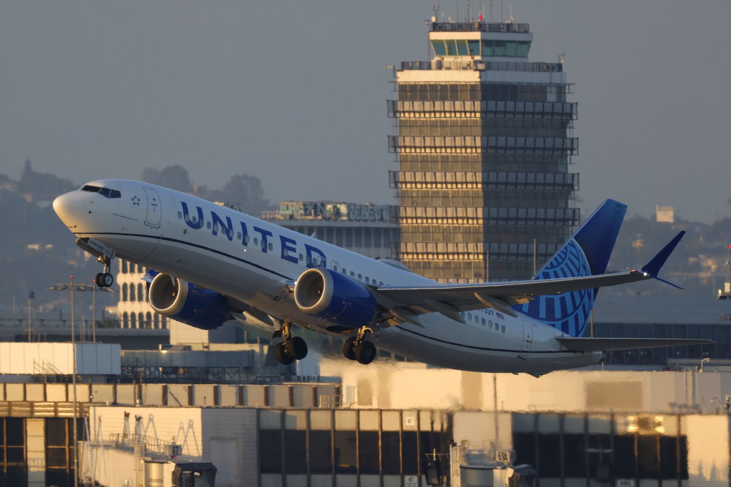A United Airlines Boeing 737 MAX 8 departs from Los Angeles International Airport en route to San Salvador on September 1, 2024 in Los Angeles, California