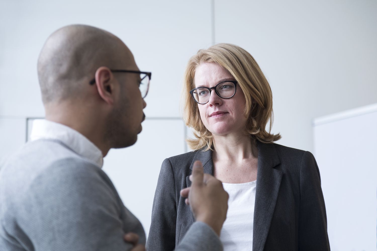 Man explaining something to a woman