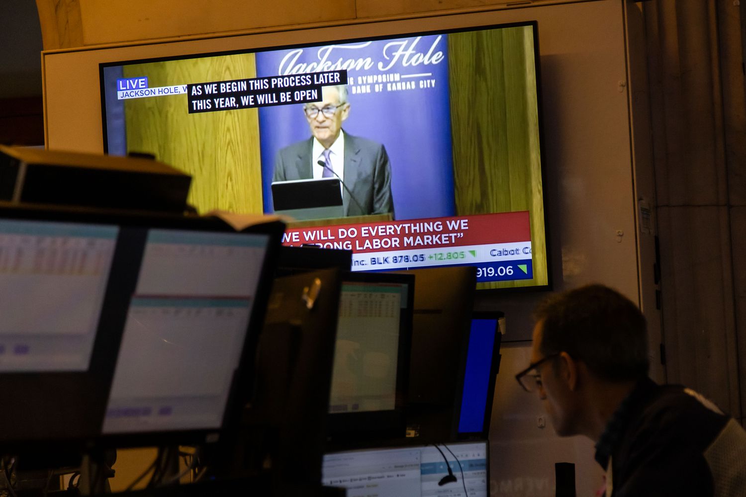 A television station displays Jerome Powell, chairman of the US Federal Reserve, speaking at the Kansas City Federal Reserve's Jackson Hole Economic Policy Symposium on the floor of the New York Stock Exchange.
