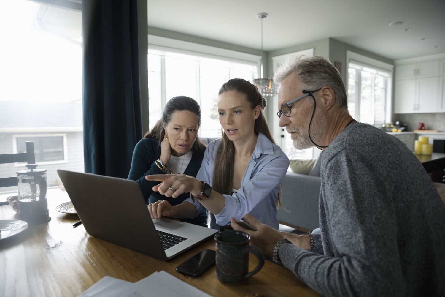 Parents and adult daughter with a computer