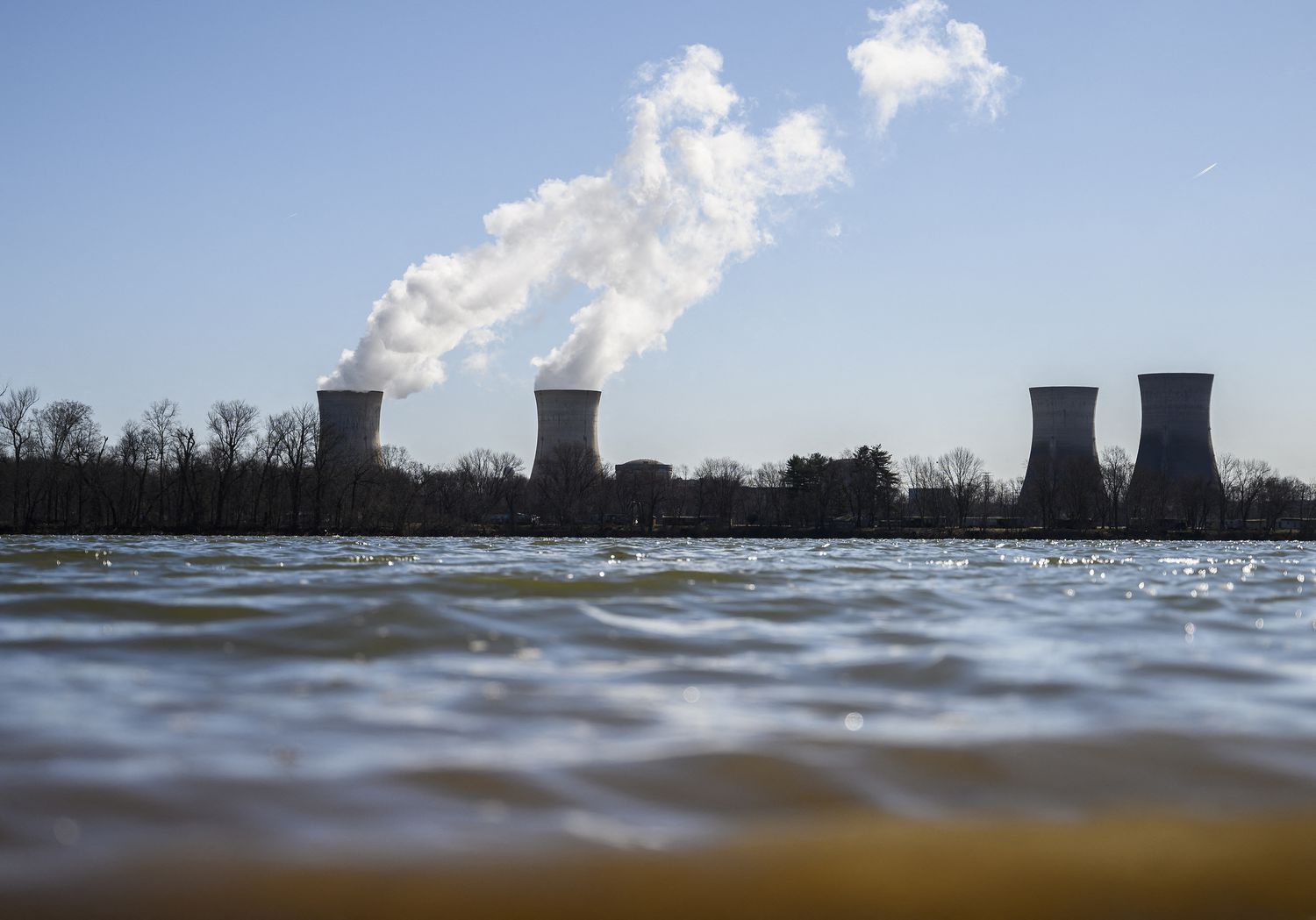 Steam rises out of the nuclear plant on Three Mile Island