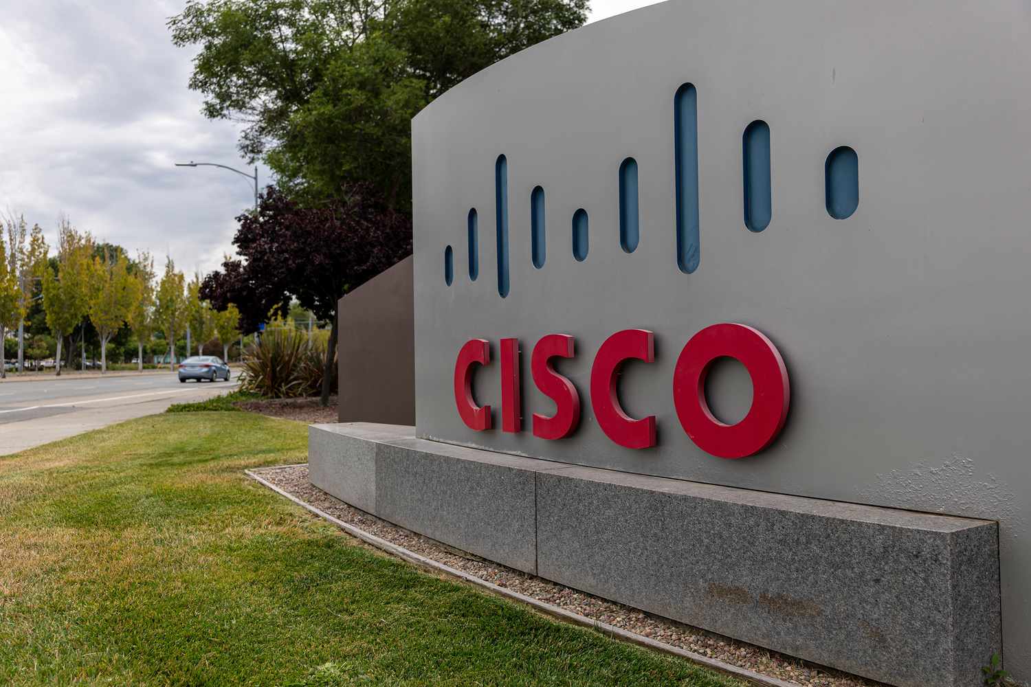 A sign with Cisco's logo on it. 